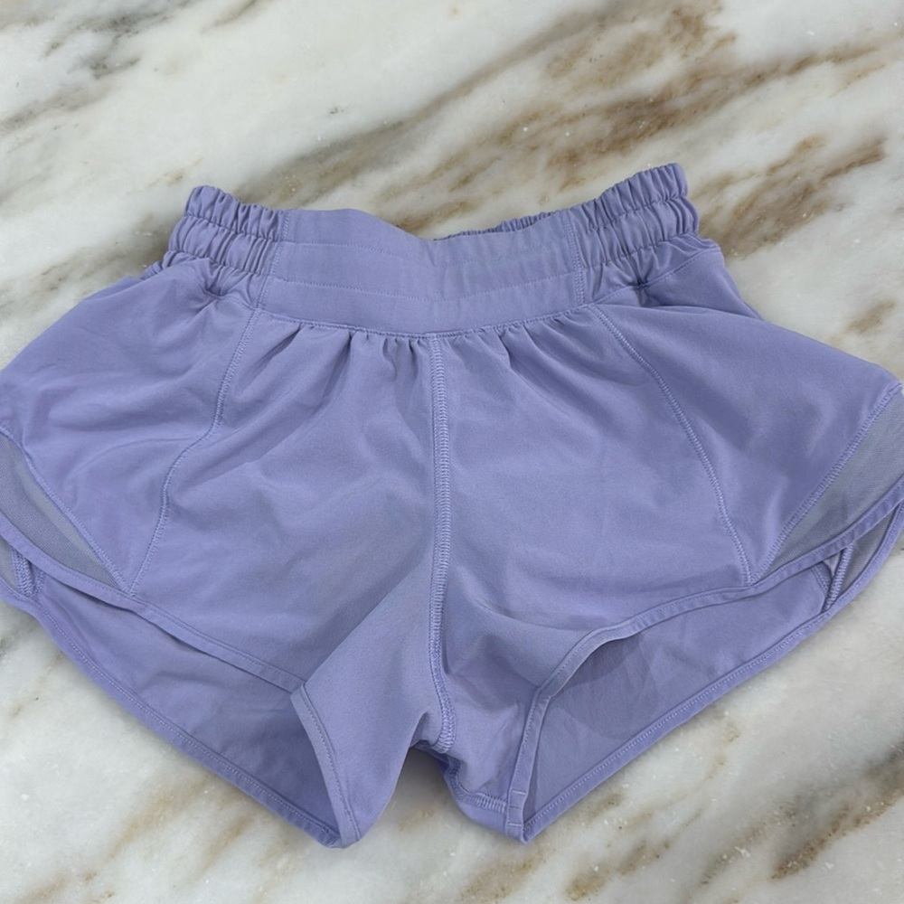 RARE color Lululemon hotty hot 2.5 inch lined low rise lavender periwinkle sz 2